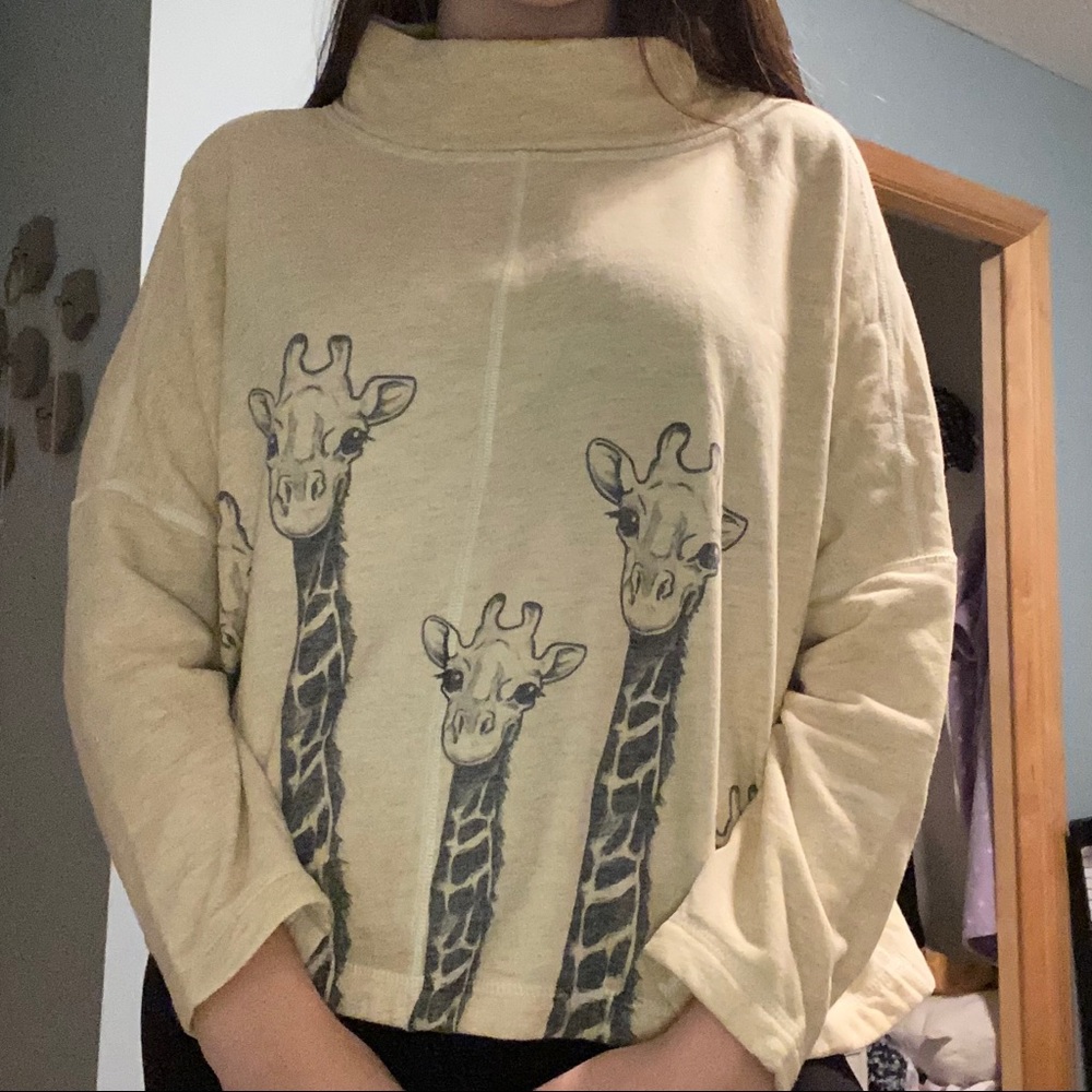 Yellow giraffe print long sleeve